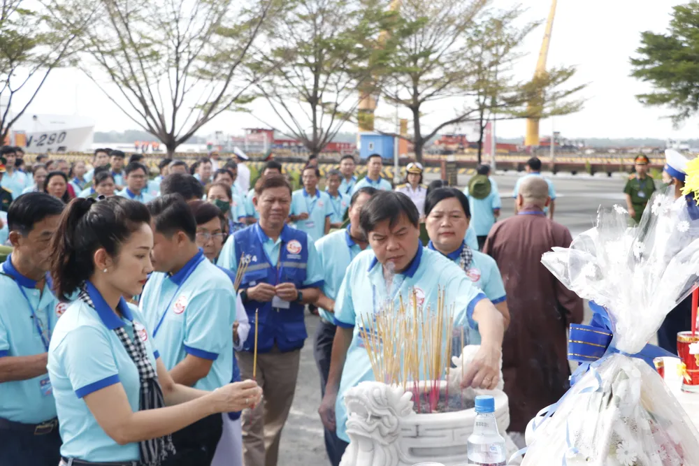 Đoàn đại biểu TPHCM đi thăm cán bộ, chiến sĩ và nhân dân trên các đảo thuộc vùng biển Tây Nam và nhà giàn DK1 ảnh 4