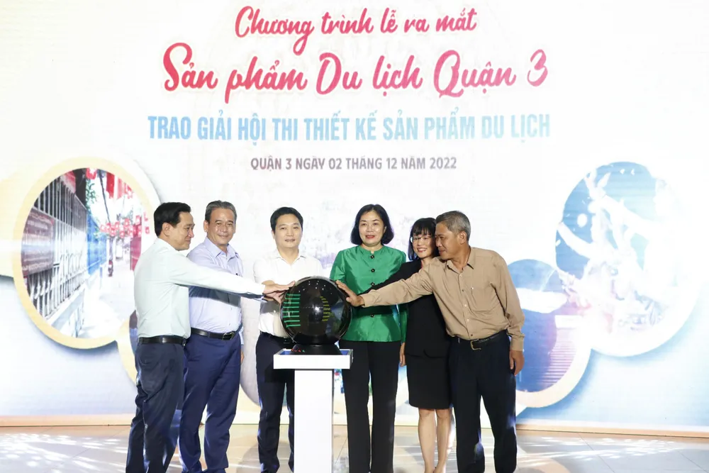 Độc đáo tour “lái xe Vespa khám phá quận 3 đa sắc màu” ảnh 1