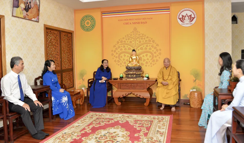 Chủ tịch HĐND TPHCM Nguyễn Thị Lệ thăm và chúc mừng Hòa thượng Thích Thiện Nhơn ảnh 1