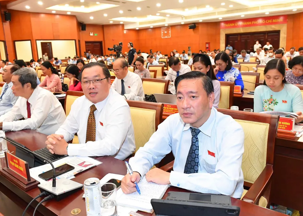 Báo SGGP tường thuật trực tiếp kỳ họp thứ 8 HĐND TPHCM khóa X ảnh 2