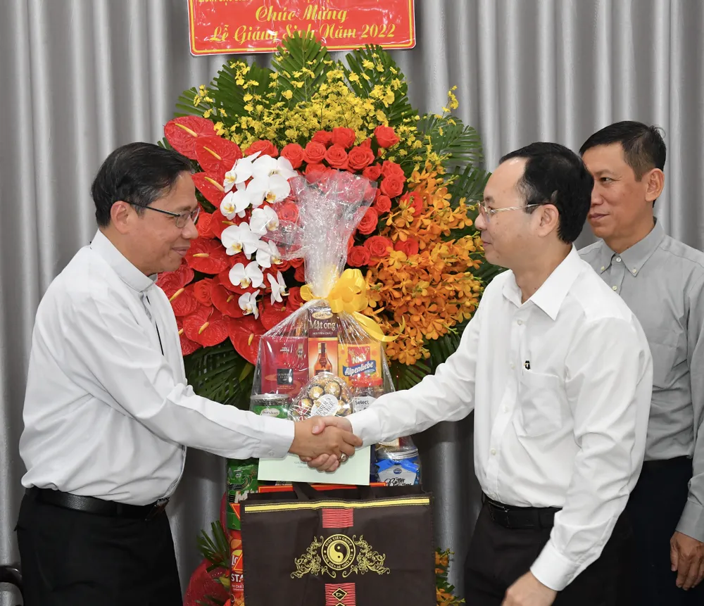 Lãnh đạo TPHCM thăm, chúc mừng cá nhân tiêu biểu dịp Lễ Giáng sinh 2022 ảnh 1