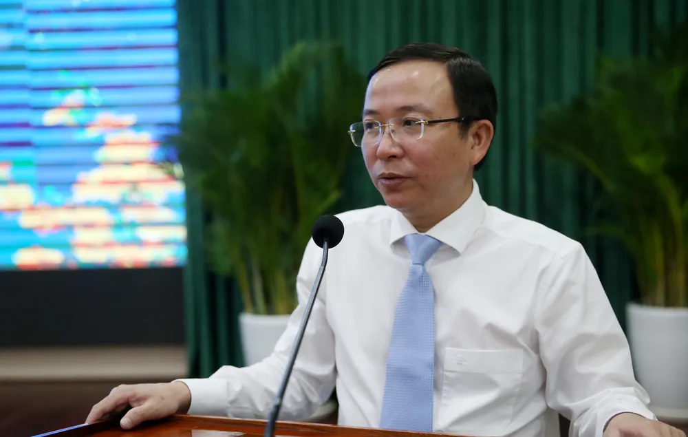 Chánh Văn phòng UBND TPHCM Đặng Quốc Toàn phát biểu tại hội nghị