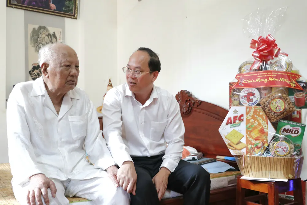 Đồng chí Nguyễn Hồ Hải thăm, chúc tết đồng chí Lê Phước Thọ