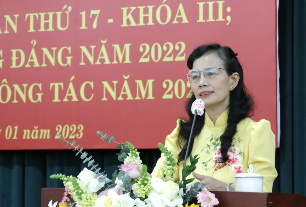 Phó Bí thư Thường trực Đảng ủy Khối Nguyễn Thị Kim Dung kết luận hội nghị