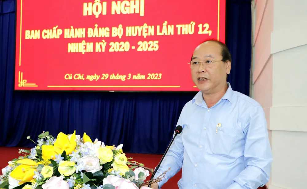 Bí thư Huyện ủy, Chủ tịch HĐND huyện Củ Chi Nguyễn Quyết Thắng phát biểu tại hội nghị. Ảnh: NGÔ BÌNH