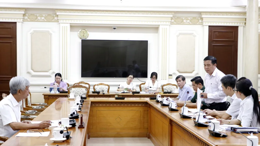 Quang cảnh buổi làm việc. Ảnh: NGÔ BÌNH