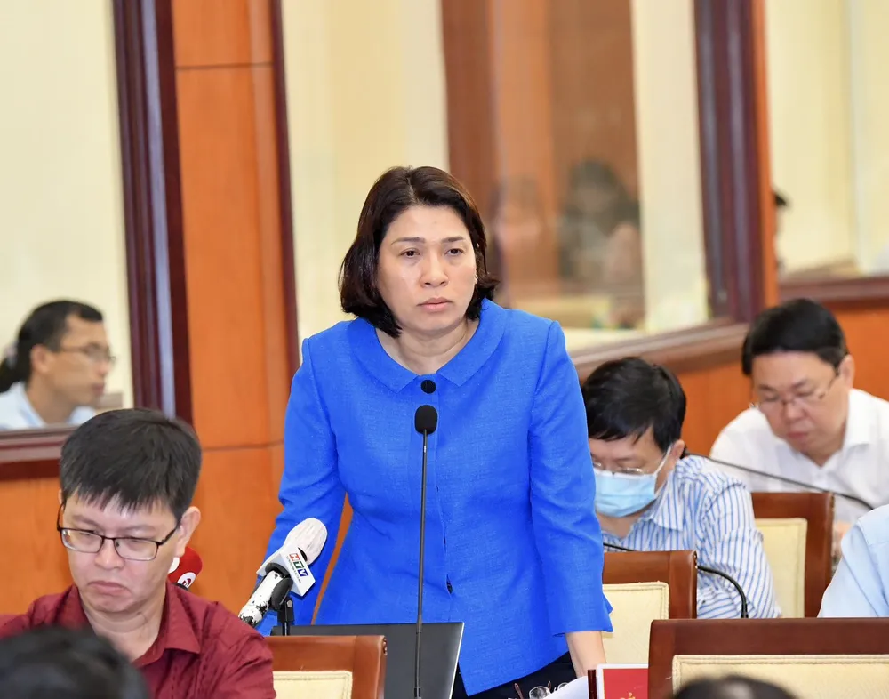 Giám đốc Sở KH-ĐT TPHCM Lê Thị Huỳnh Mai trao đổi tại kỳ họp. Ảnh: VIỆT DŨNG. Giám đốc Sở KH-ĐT TPHCM Lê Thị Huỳnh Mai trao đổi tại kỳ họp. Ảnh: VIỆT DŨNG.