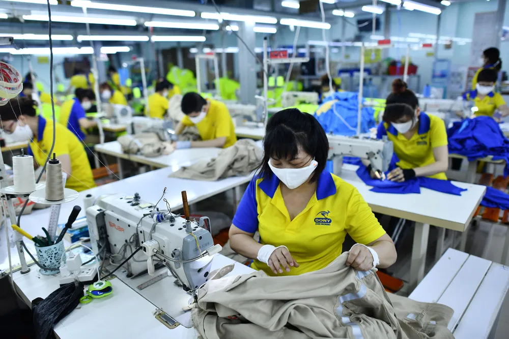 Năm 2022 TPHCM có gần 2,6 triệu người tham gia BHXH bắt buộc. Năm 2022 TPHCM có gần 2,6 triệu người tham gia BHXH bắt buộc.