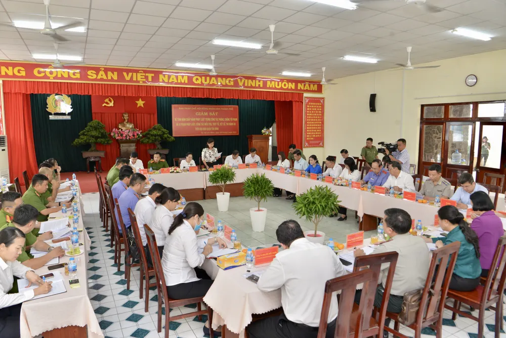 Quang cảnh buổi giám sát. Ảnh: CAO THĂNG.