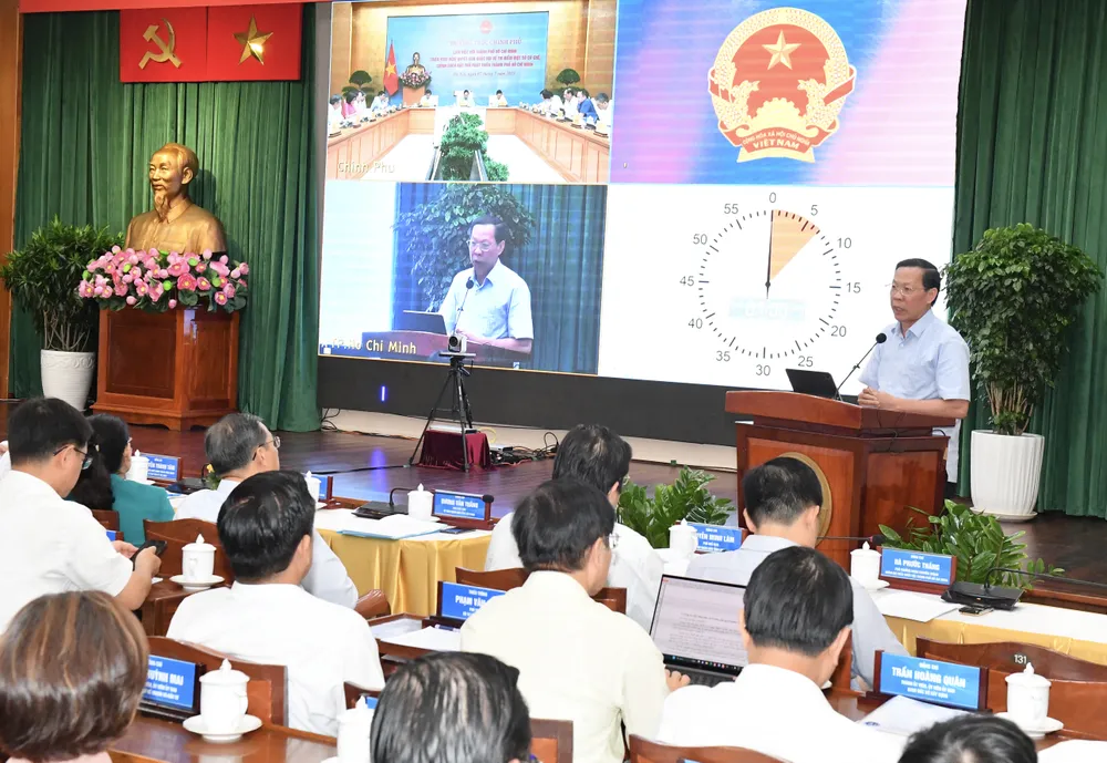 Chủ tịch UBND TPHCM Phan Văn Mãi phát biểu tại buổi làm việc. Ảnh: VIỆT DŨNG