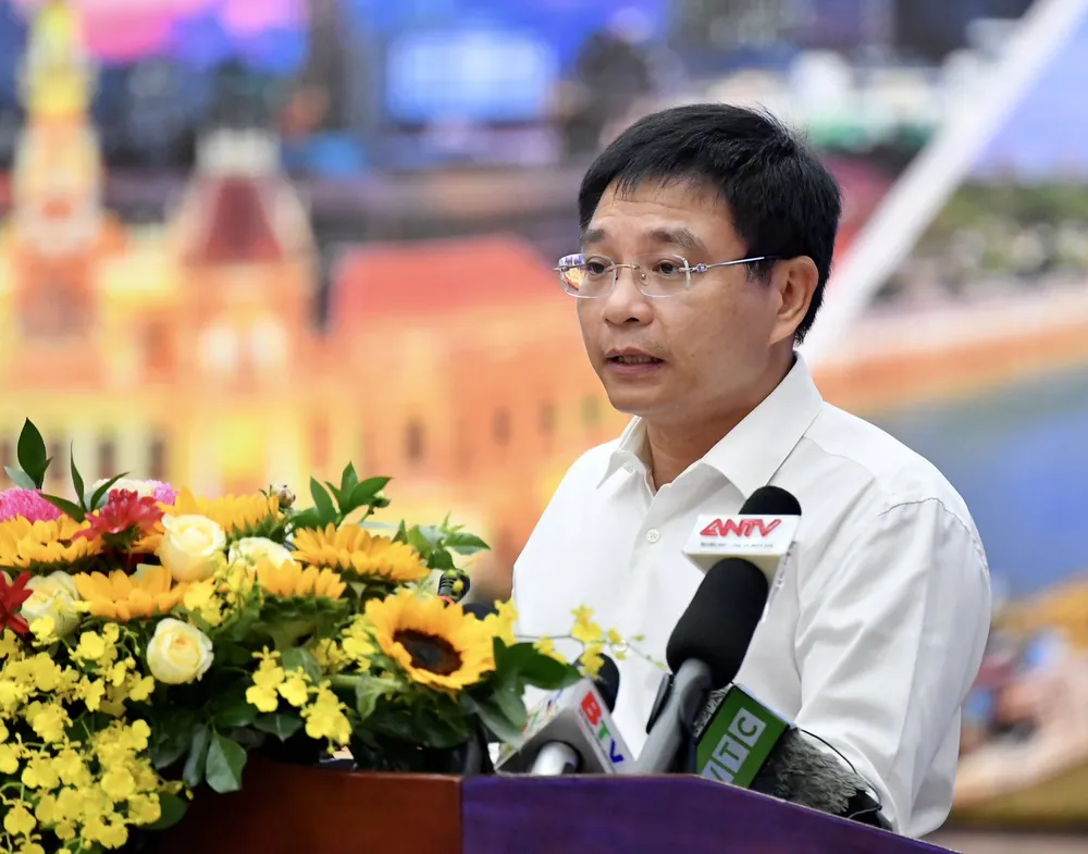 Bộ trưởng Bộ GTVT Nguyễn Văn Thắng tham luận tại hội nghị. Ảnh: VIỆT DŨNG