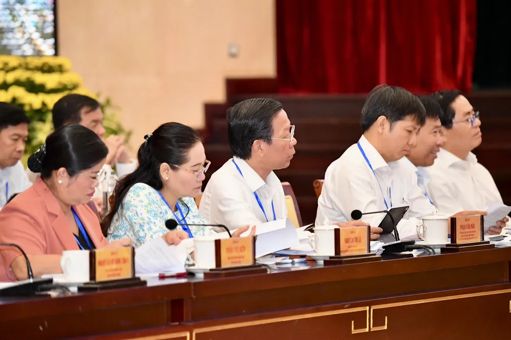 Chủ tịch UBND TPHCM Phan Văn Mãi và Chủ tịch HĐND TPHCM Nguyễn Thị Lệ dự hội nghị. Ảnh: VIỆT DŨNG