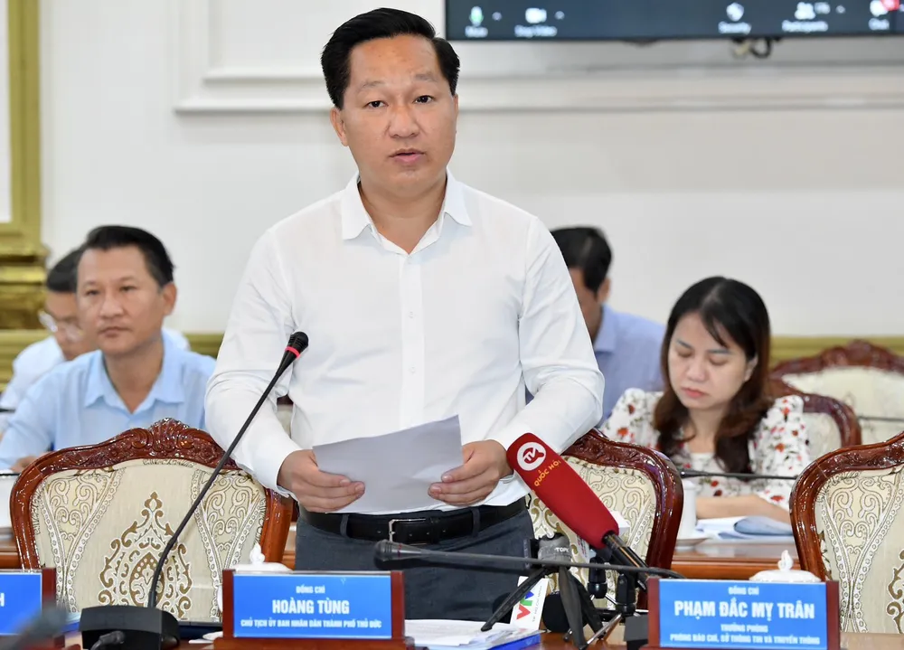 Chủ tịch UBND TP Thủ Đức Hoàng Tùng phát biểu tại hội nghị. Ảnh: VIỆT DŨNG Chủ tịch UBND TP Thủ Đức Hoàng Tùng phát biểu tại hội nghị. Ảnh: VIỆT DŨNG