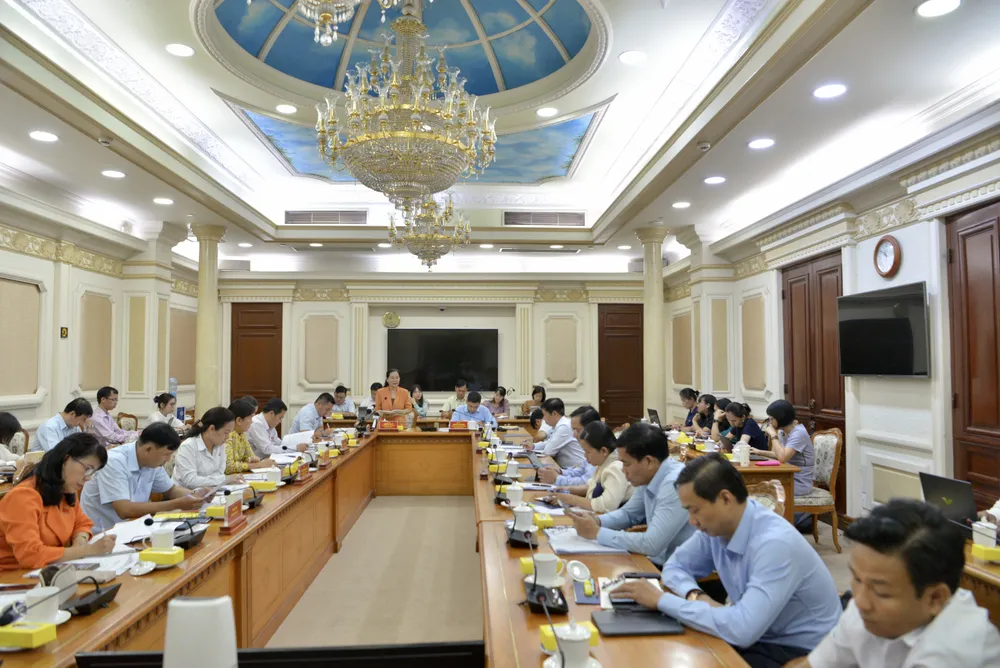 Các đại biểu dự buổi giám sát. Ảnh: CAO THĂNG