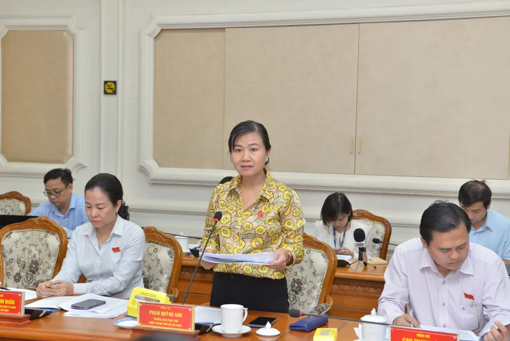 Trưởng ban Pháp chế HĐND TPHCM Phạm Quỳnh Anh nêu ý kiến tại buổi giám sát. Ảnh: CAO THĂNG