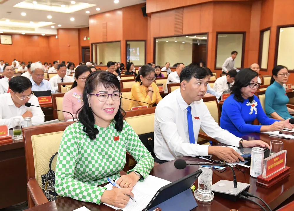 Các đại biểu dự kỳ họp. Ảnh: VIỆT DŨNG.