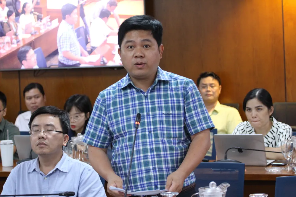 Ông Hồ Tấn Minh thông tin tại họp báo Ông Hồ Tấn Minh thông tin tại họp báo