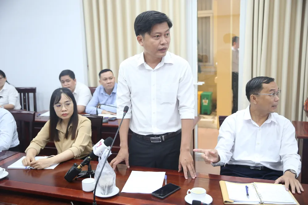 Cử tri ngành y tế quận Bình Tân nêu ý kiến tại buổi tiếp xúc