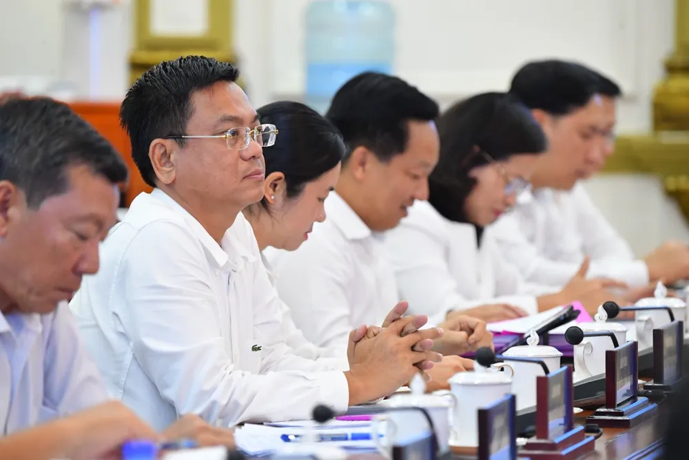 Lãnh đạo các sở, ngành, địa phương dự phiên họp. Ảnh: VIỆT DŨNG