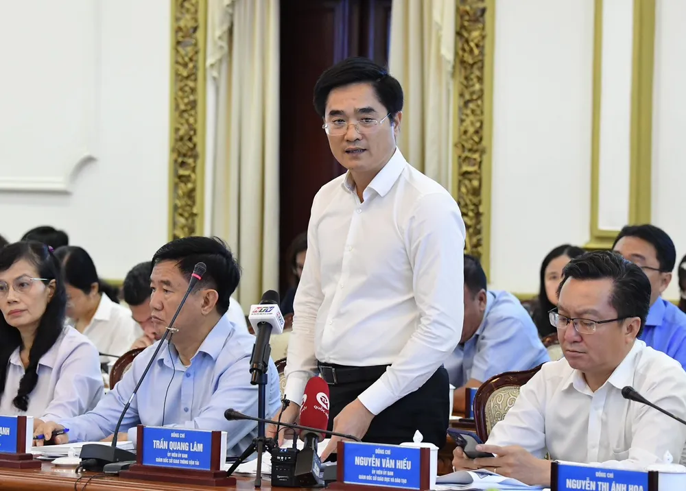 Giám đốc Sở GTVT TPHCM Trần Quang Lâm phát biểu tại phiên họp. Ảnh: VIỆT DŨNG