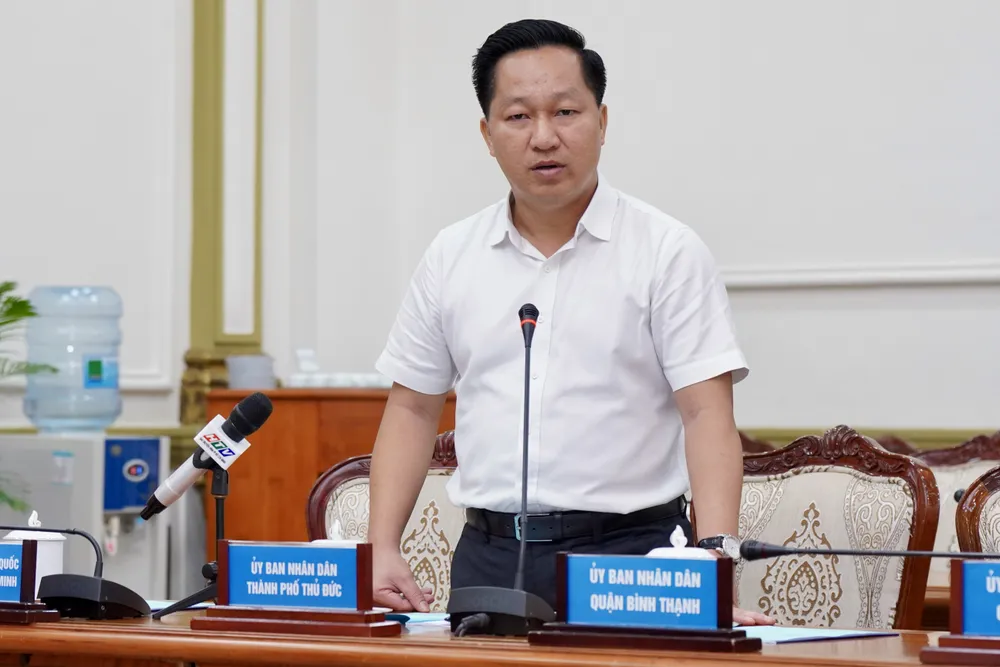 Chủ tịch UBND TP Thủ Đức Hoàng Tùng phát biểu tại hội nghị. Ảnh: HOÀNG HÙNG