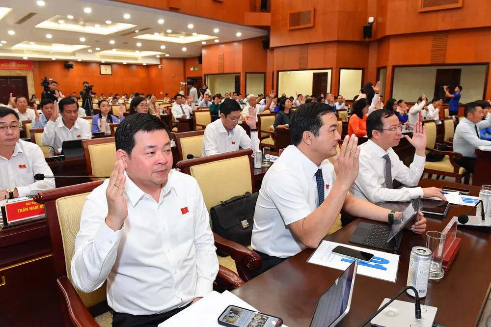 Đại biểu biểu quyết tại kỳ họp. Ảnh: VIỆT DŨNG Đại biểu biểu quyết tại kỳ họp. Ảnh: VIỆT DŨNG