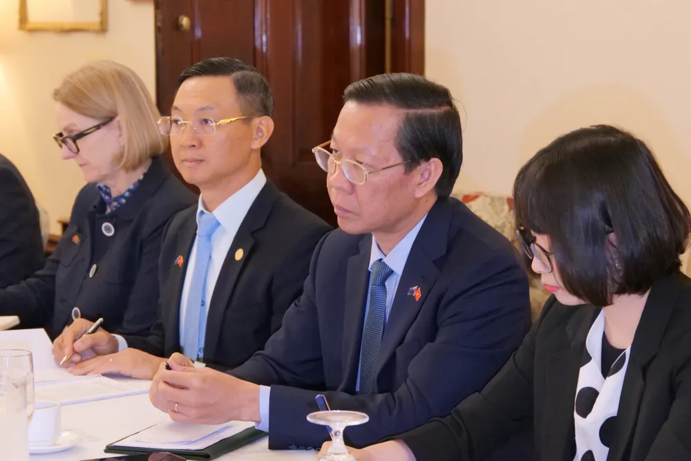 chào xã giao bà Sally Capp - Thị trưởng TP Melbourne 5 chon.jpg