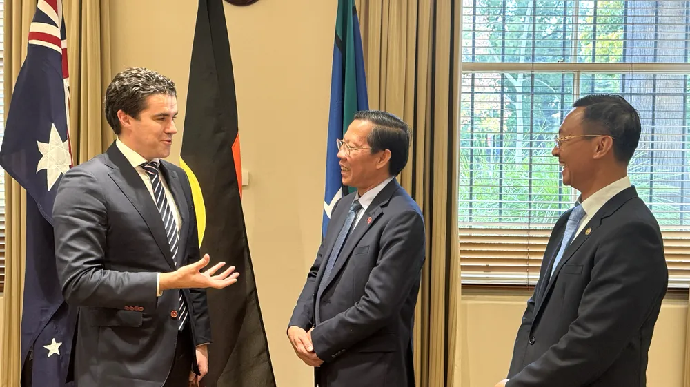 chào xã giao ông Tim Watts, Đồng bộ trưởng Ngoại giao 10chot.jpg