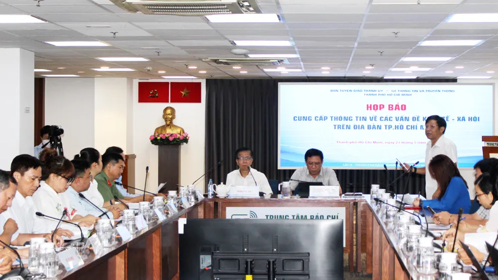 quang canh hop bao.jpg