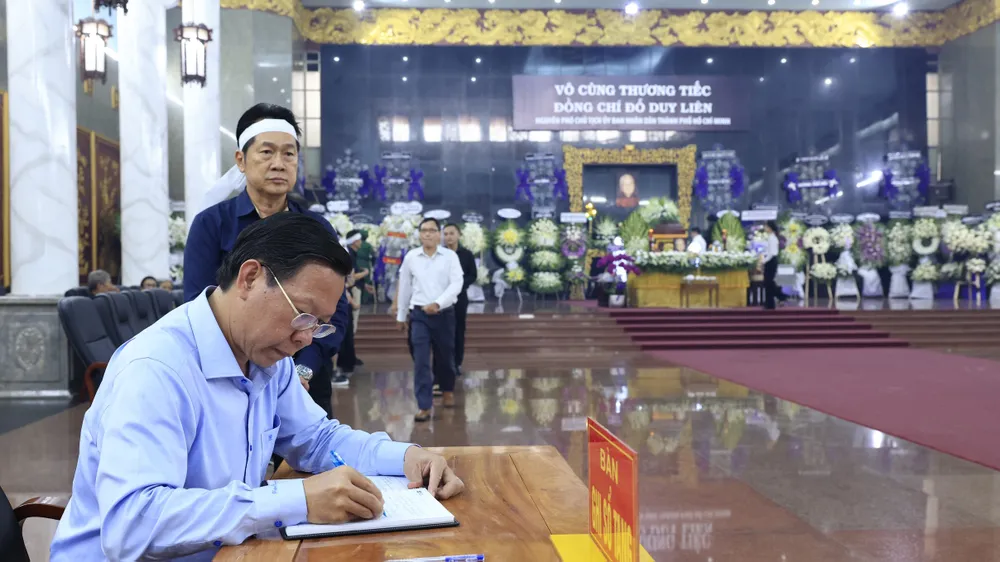 Doan UBND TPHCM -2.jpg