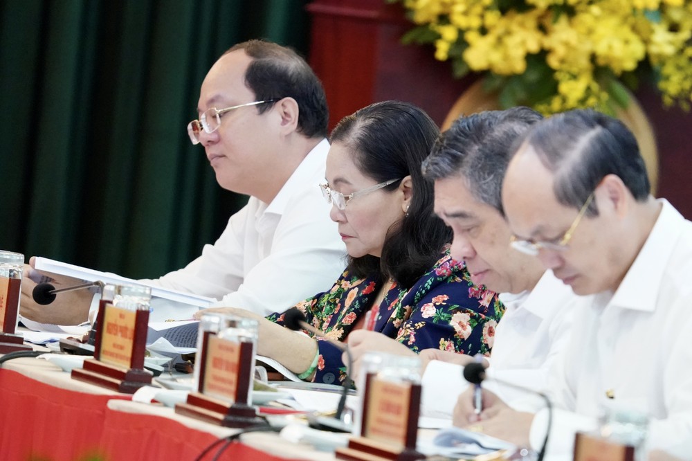 HCMC leaders at the conference (Photo: SGGP)