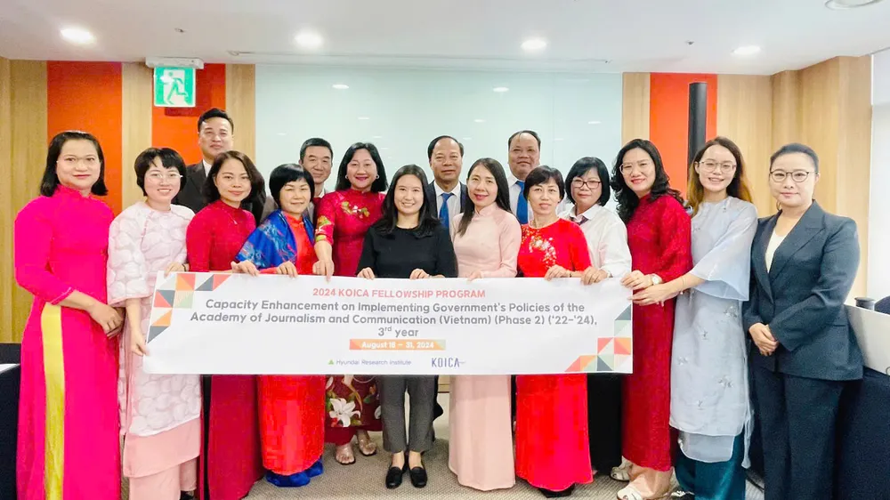 KOICA representatives, AJC leaders and trainees attending the training course