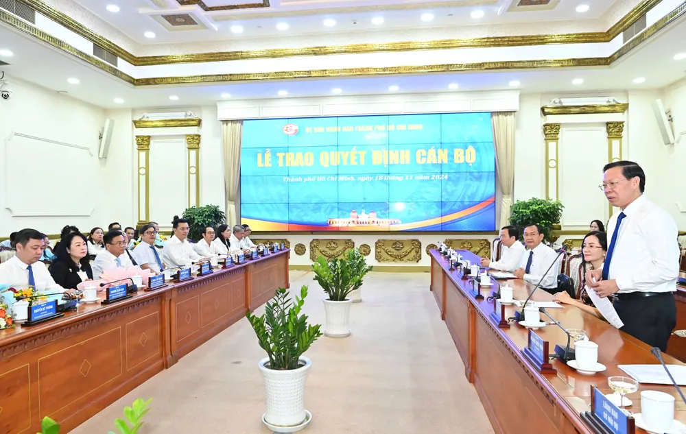 Đồng chí Phan Văn Mãi phát biểu tại buổi lễ. Ảnh: VIỆT DŨNG