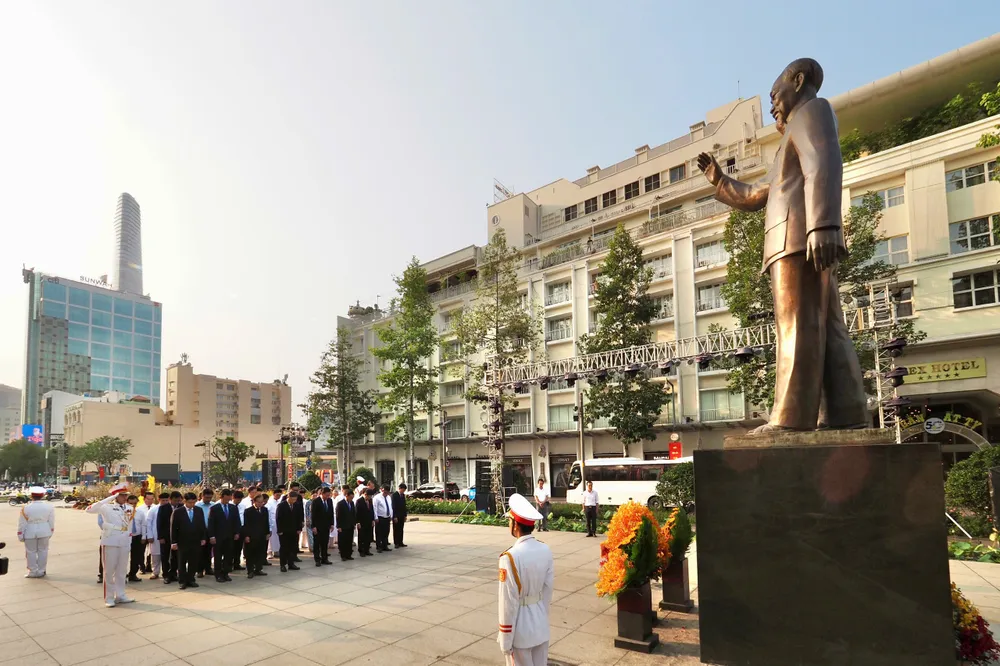 Tượng đài 4.jpg