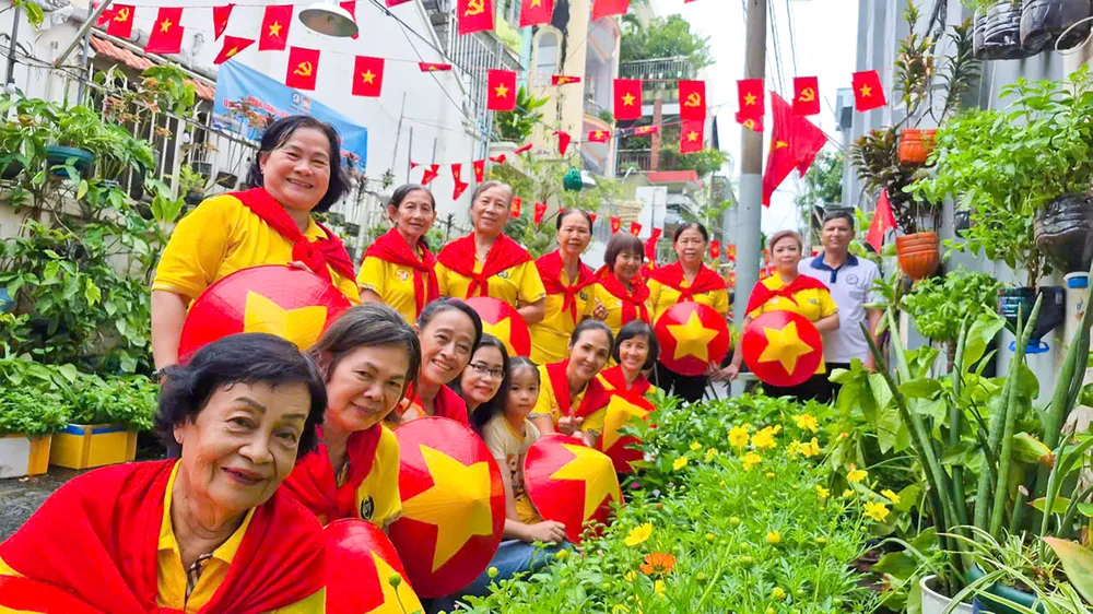 _Hẻm hoa tự quản_ số 153, đường Nguyễn Thị Minh Khai do bà con nhân dân khu phố 27 trồng và chăm sóc, góp phần tô điểm bức tranh đô thị sáng, xanh, sạch đẹp - 2.jpg