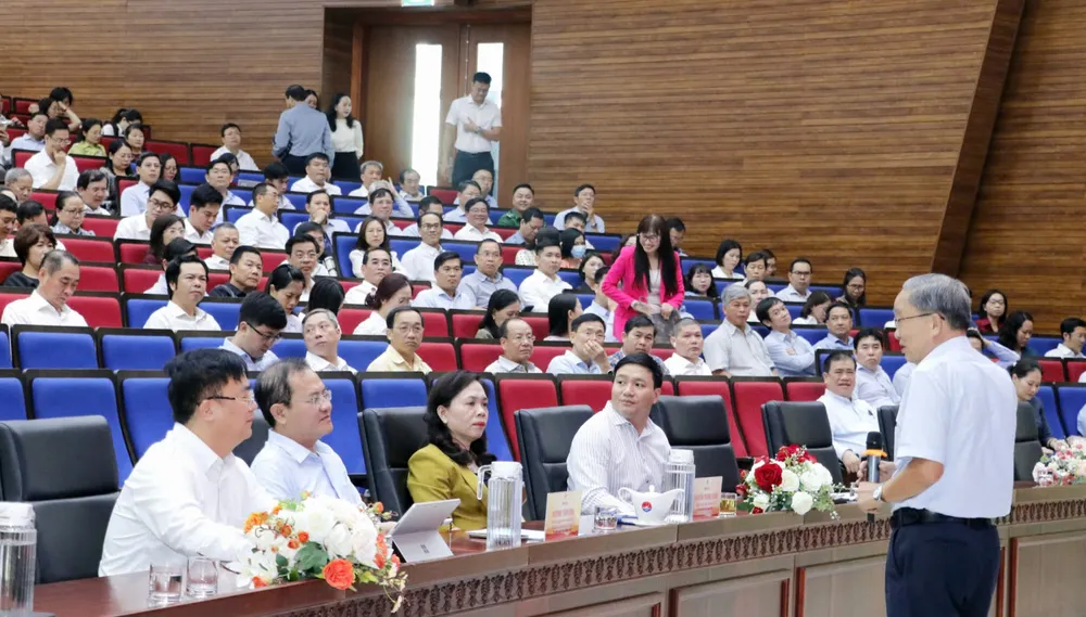 Các đại biểu tham dự hội nghị tại điểm cầu Học viện Cán bộ TPHCM