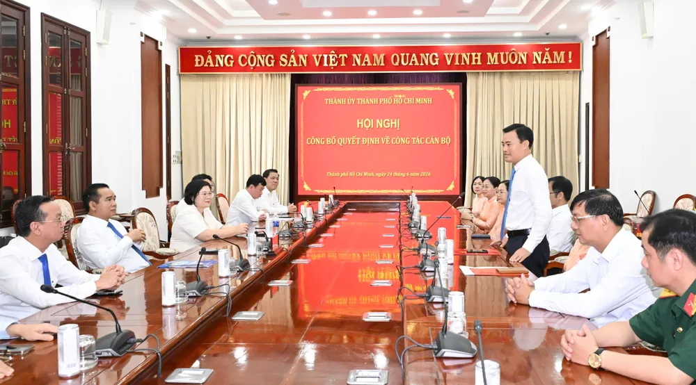 Đồng chí Bùi Xuân Cường phát biểu nhận nhiệm vụ. Ảnh: VIỆT DŨNG