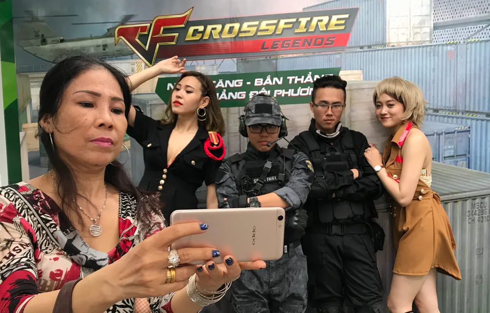 Sôi động Ngày hội phép màu selfie kép F3 ảnh 1