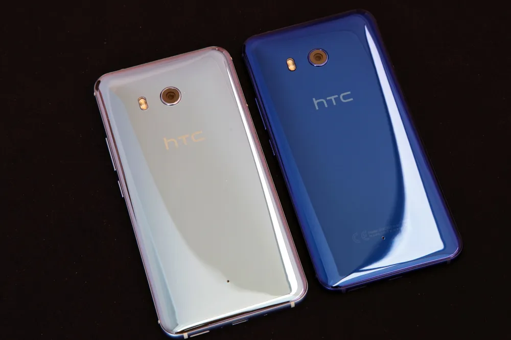 HTC U11 với khả năng bóp để thao tác, màu sắc biến ảo ảnh 2