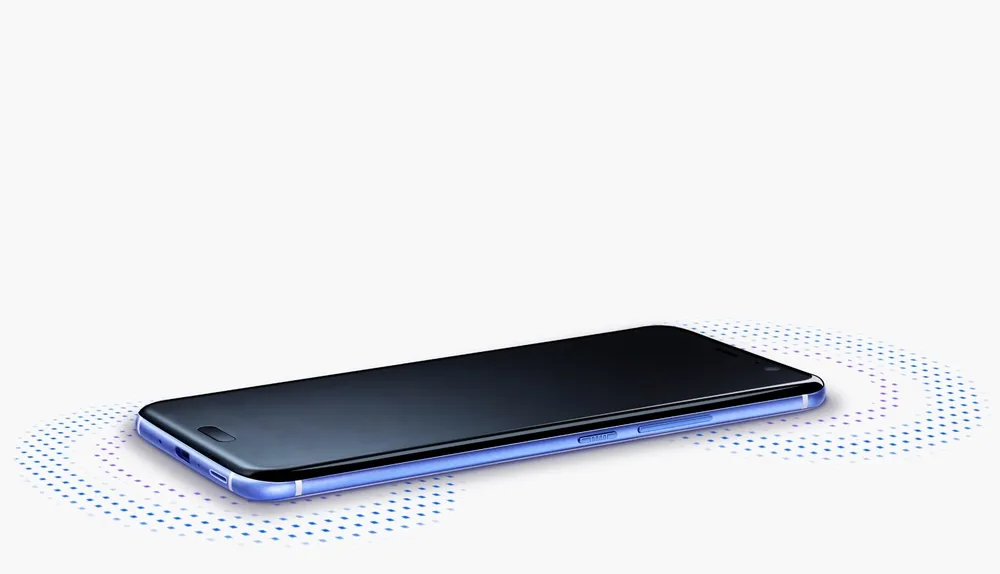 HTC U11 với khả năng bóp để thao tác, màu sắc biến ảo ảnh 3