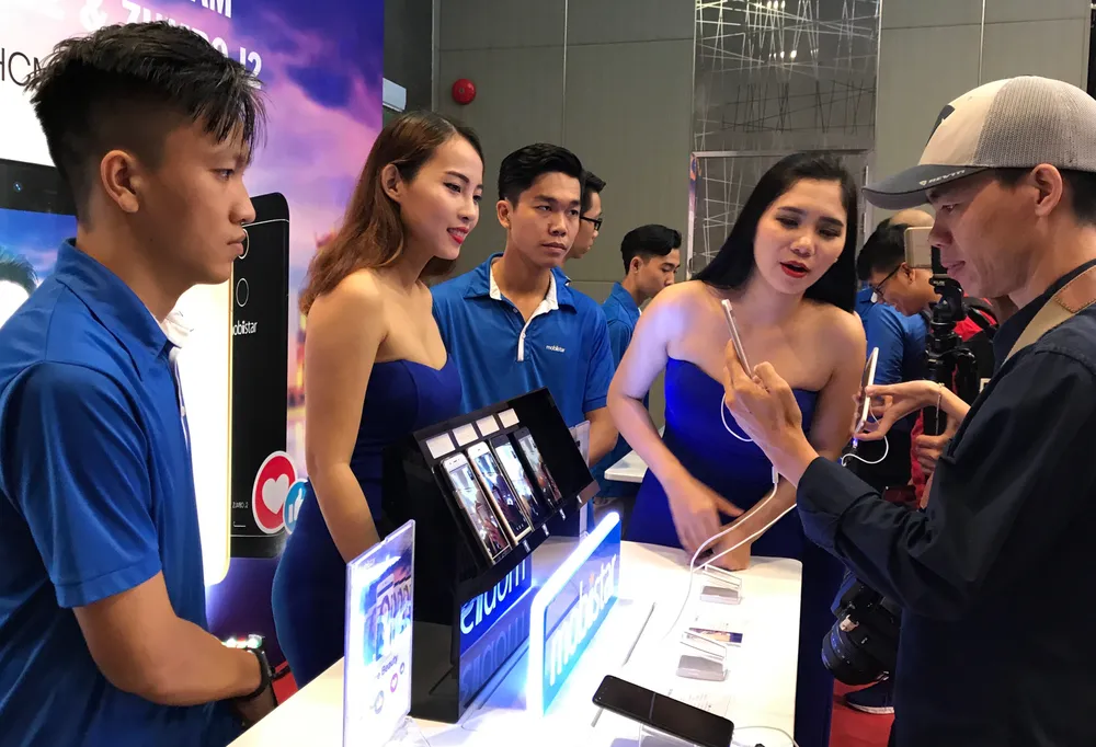 Mobiistar với hai sản phẩm “tự sướng” trước sau như một ảnh 1