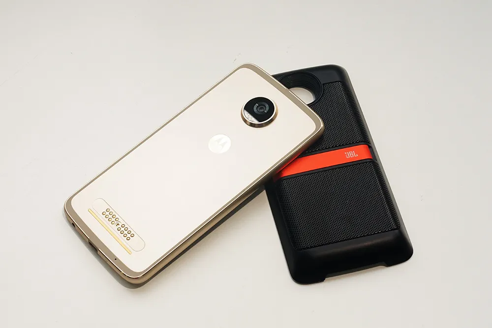 Thú vị với MotoZ2 Play cùng phụ kiện âm thanh Moto Mods ảnh 7