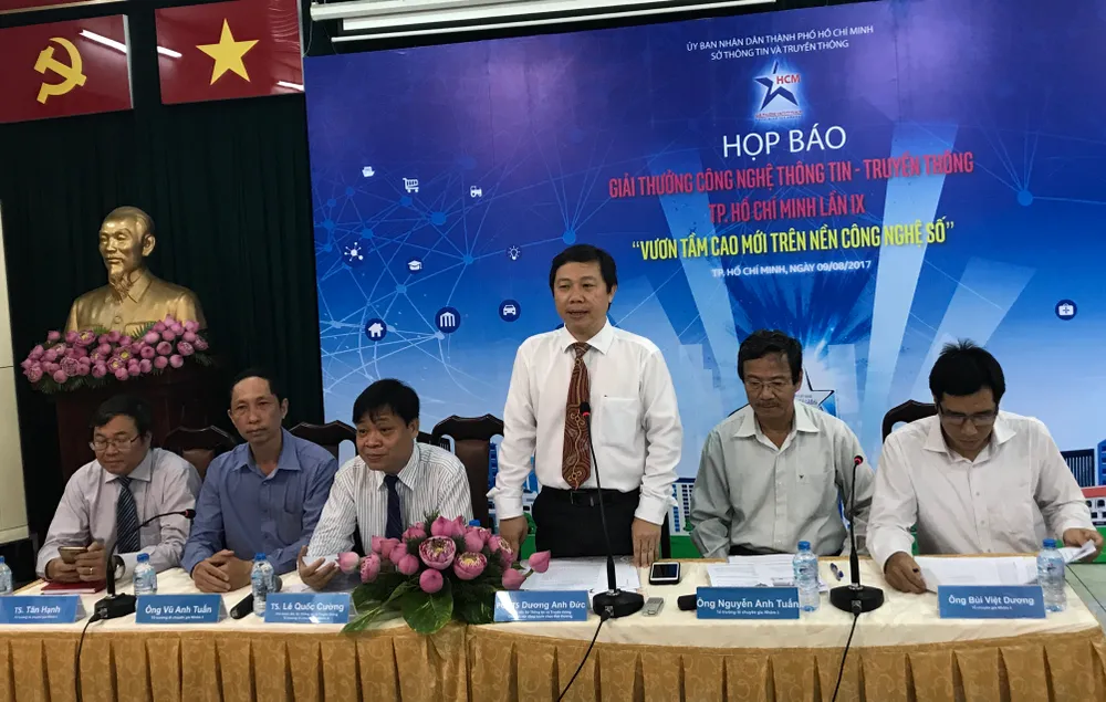 Ông Dương Anh Đức, Giám đốc Sở chủ trì cuộc họp báo