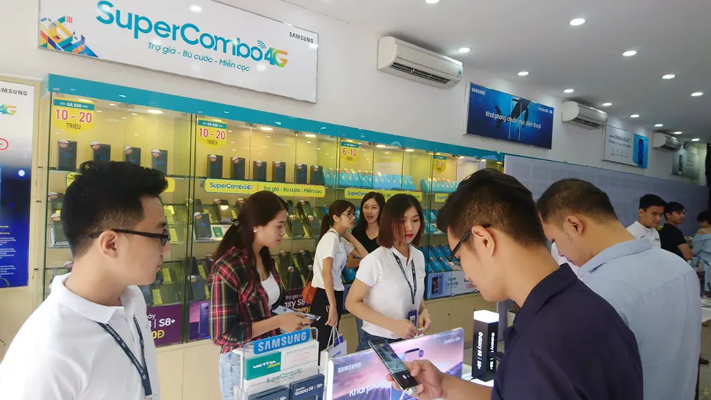 Tham gia chương trình Super Combo 4G, người dùng tiếp cận dòng smartphone cấu hình cao với mức giá ưu đãi và thoải mái tận hưởng mạng 4G Viettel siêu tốc độ