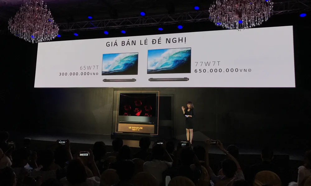 TV LG OLED Signature W mỏng như bức tranh dán tường ảnh 3