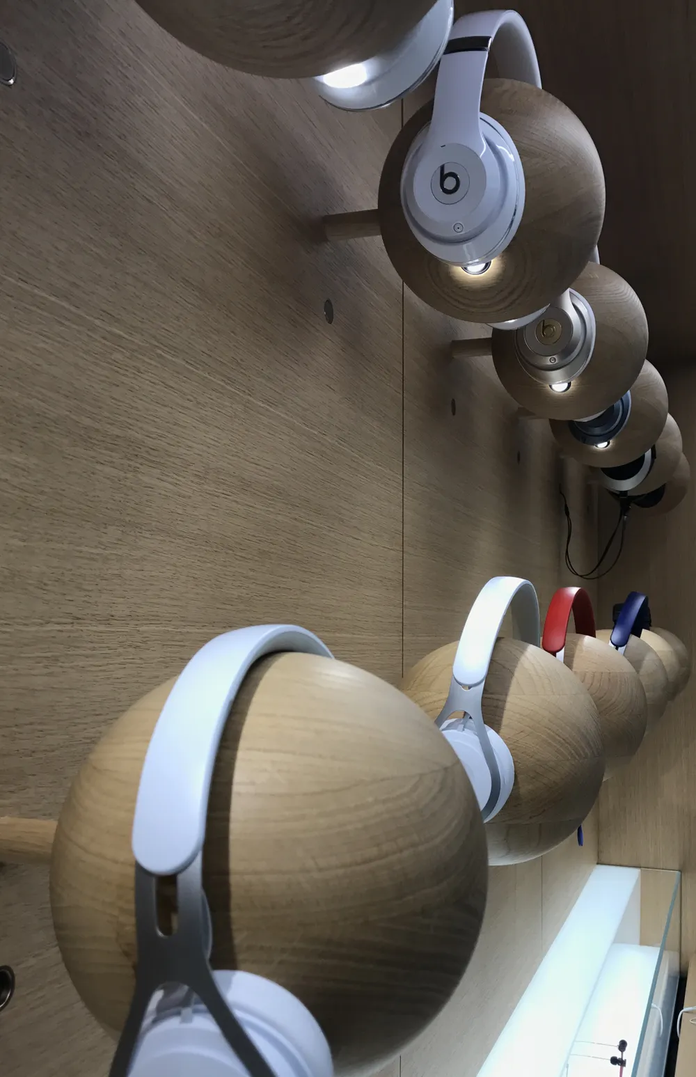 Sang trọng và gần gũi ở cửa hàng chính hãng Apple ảnh 7