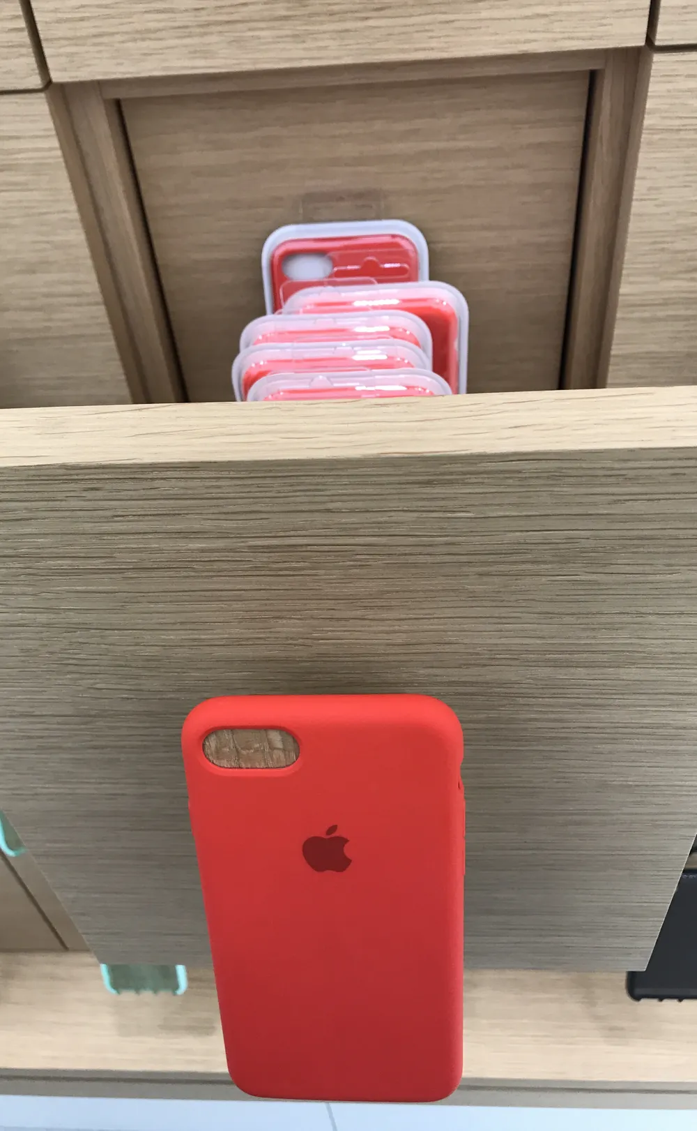 Sang trọng và gần gũi ở cửa hàng chính hãng Apple ảnh 5