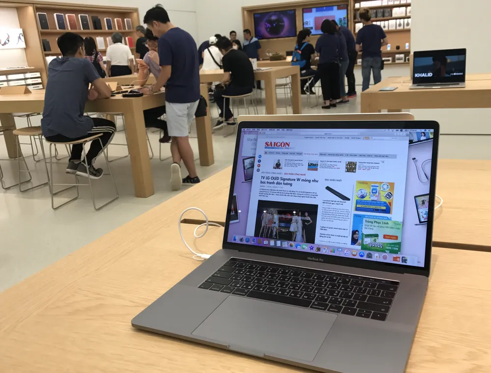 Sang trọng và gần gũi ở cửa hàng chính hãng Apple ảnh 13