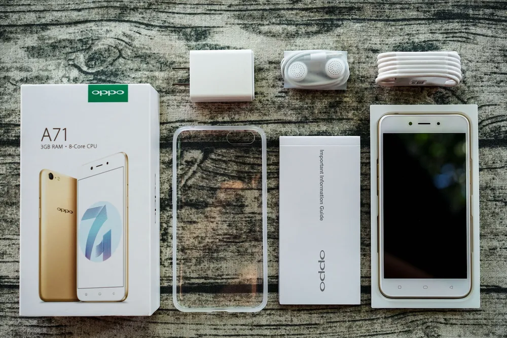 “Đập hộp” OPPO A71  ảnh 2