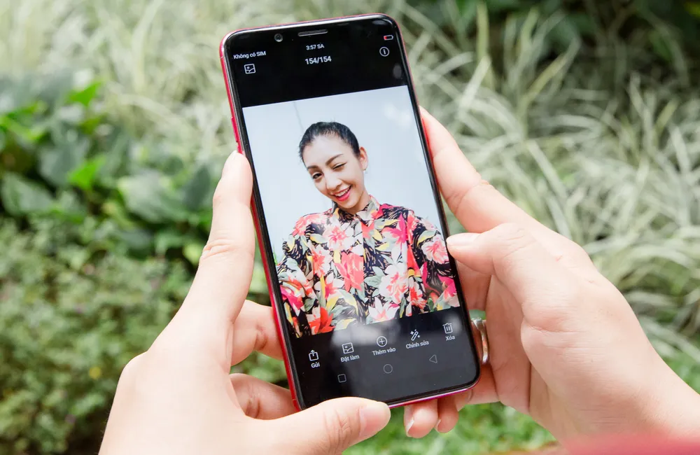 OPPO F5, càng selfie càng đẹp ảnh 2